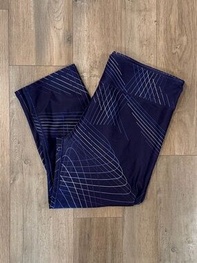 Fabletics Navy Geometric Performance cropped leggings